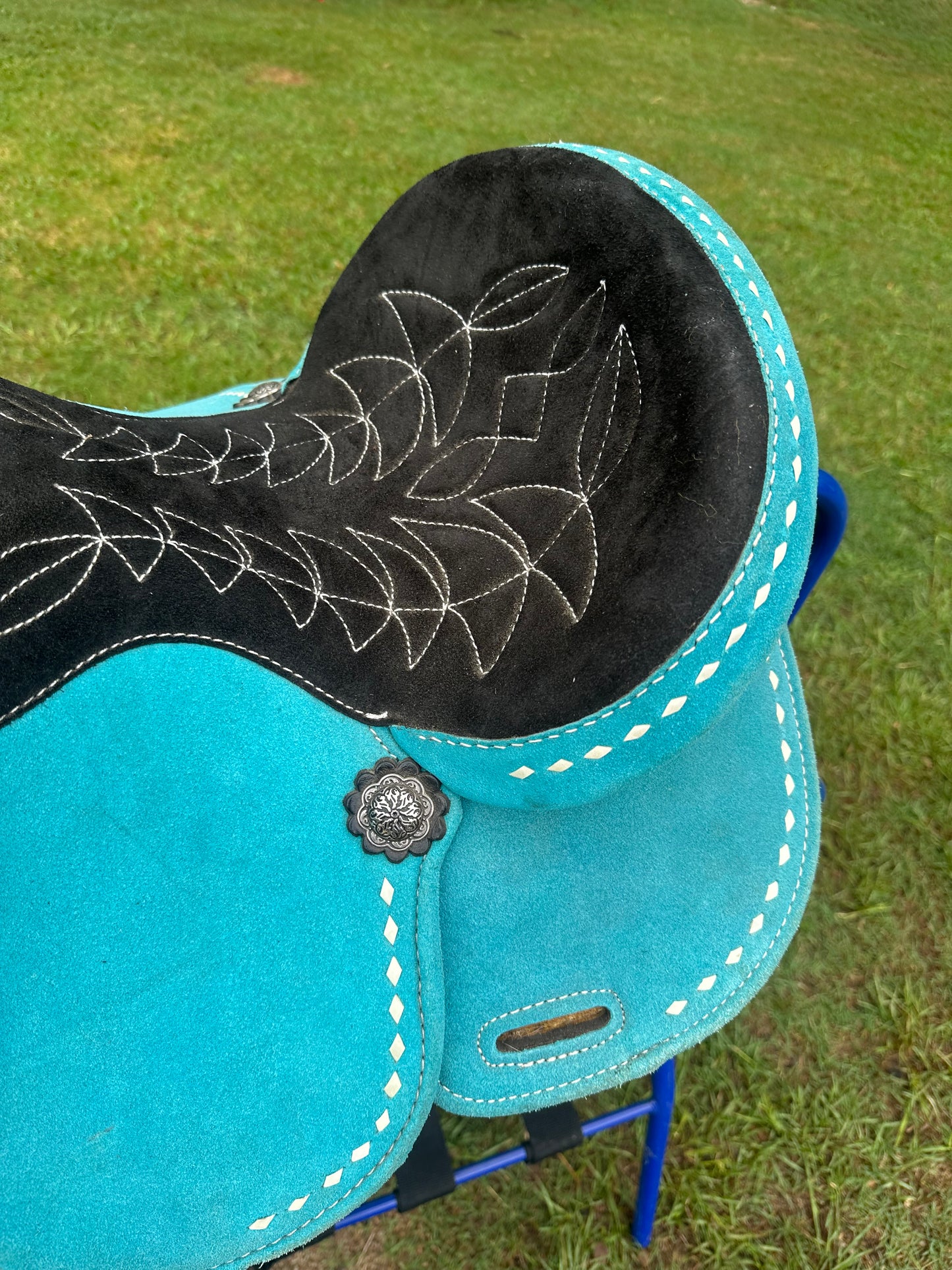 Silver Oaks Barrel Saddle - 13”