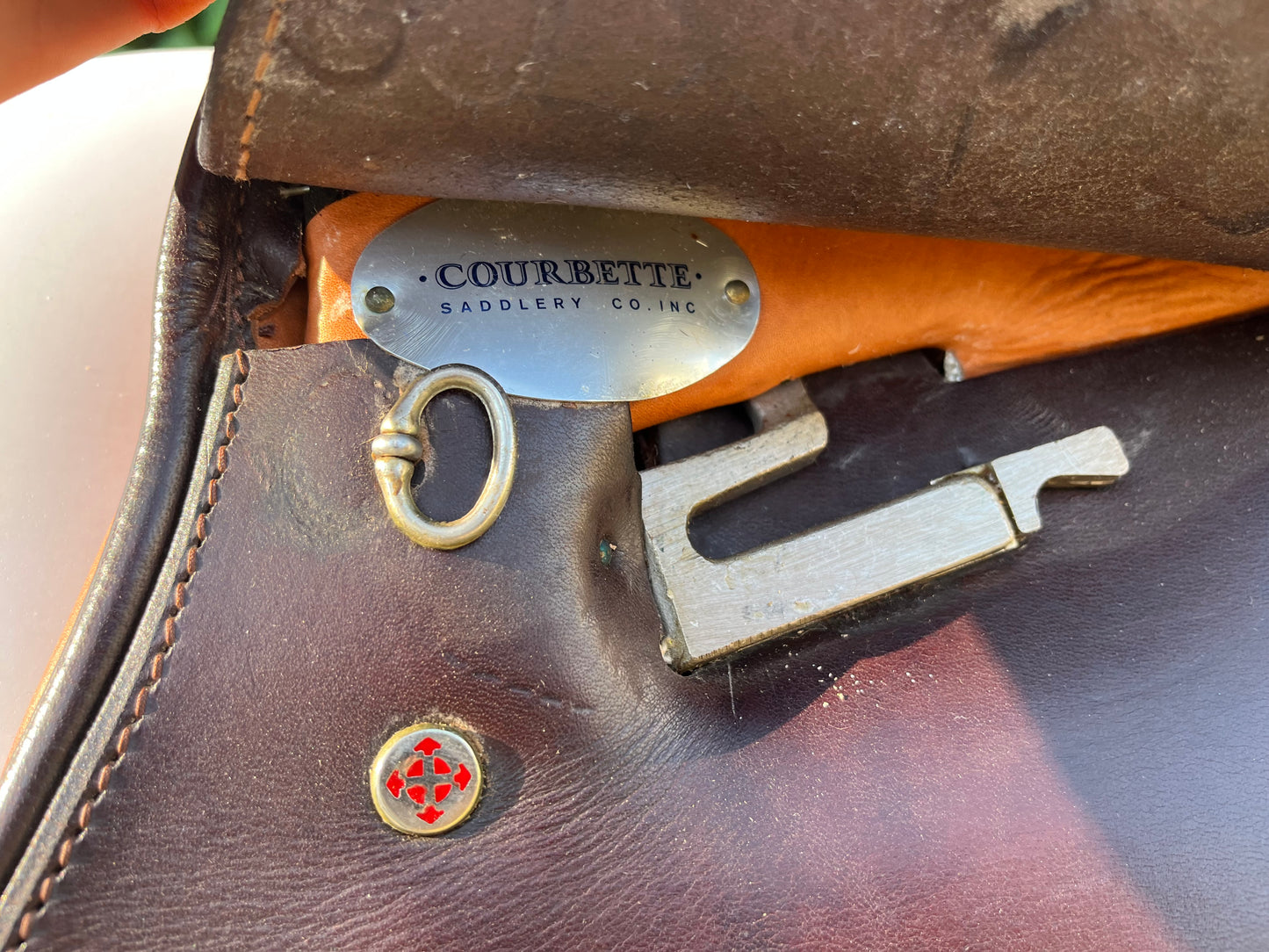 Courbette Close Contact Saddle