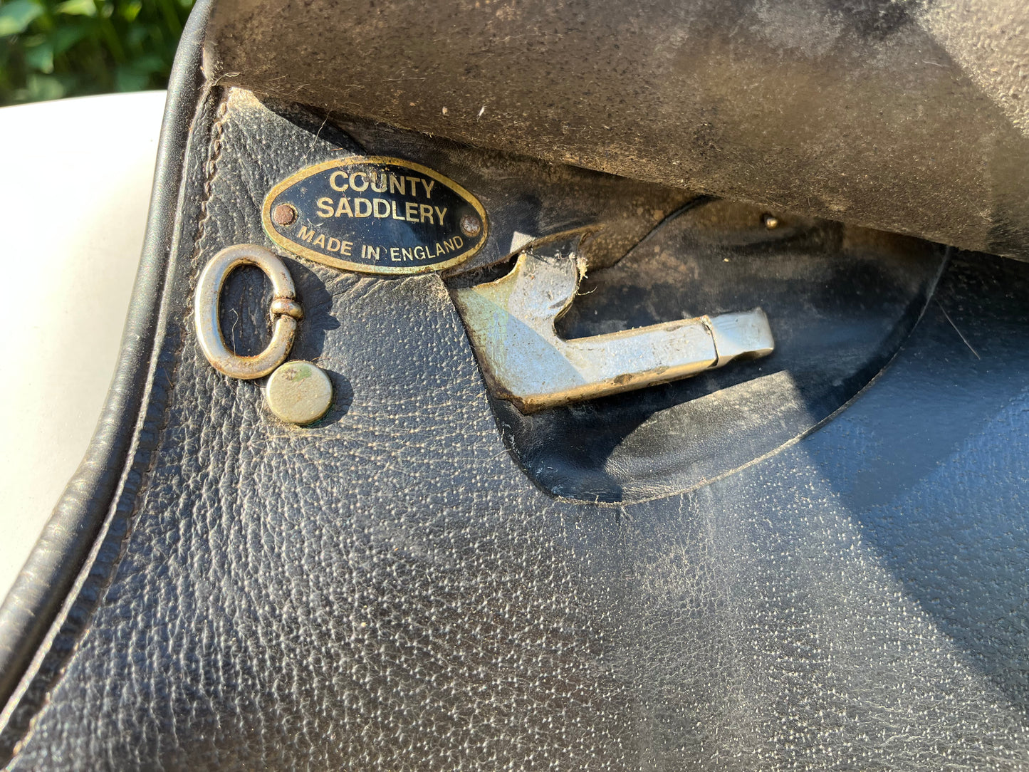 County Close Contact Saddle