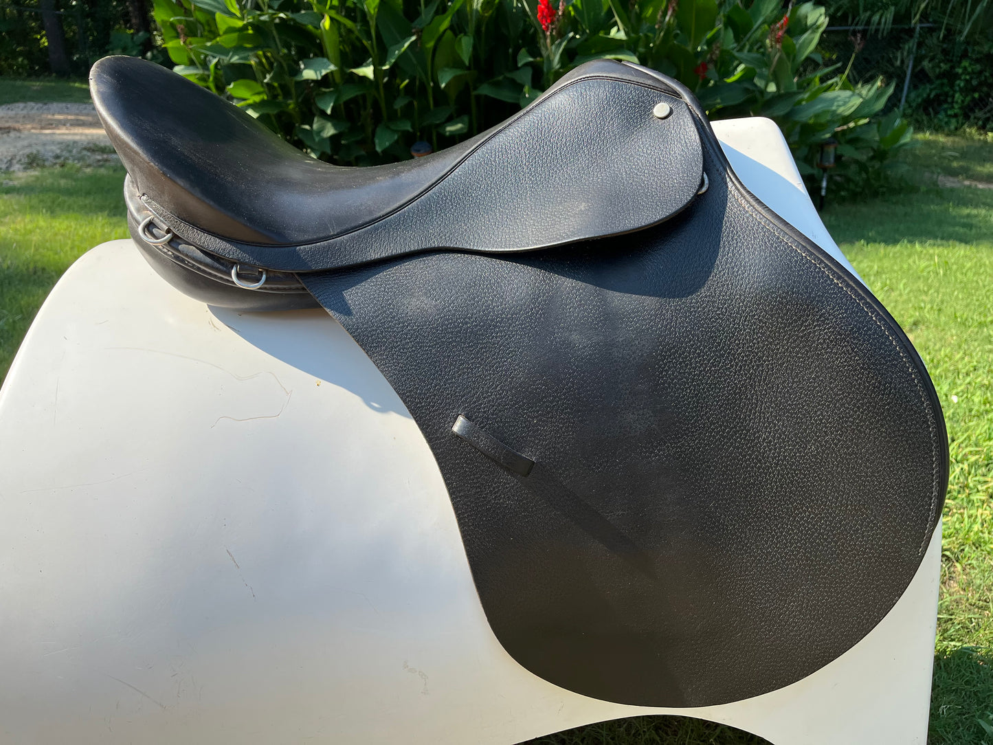 County Close Contact Saddle