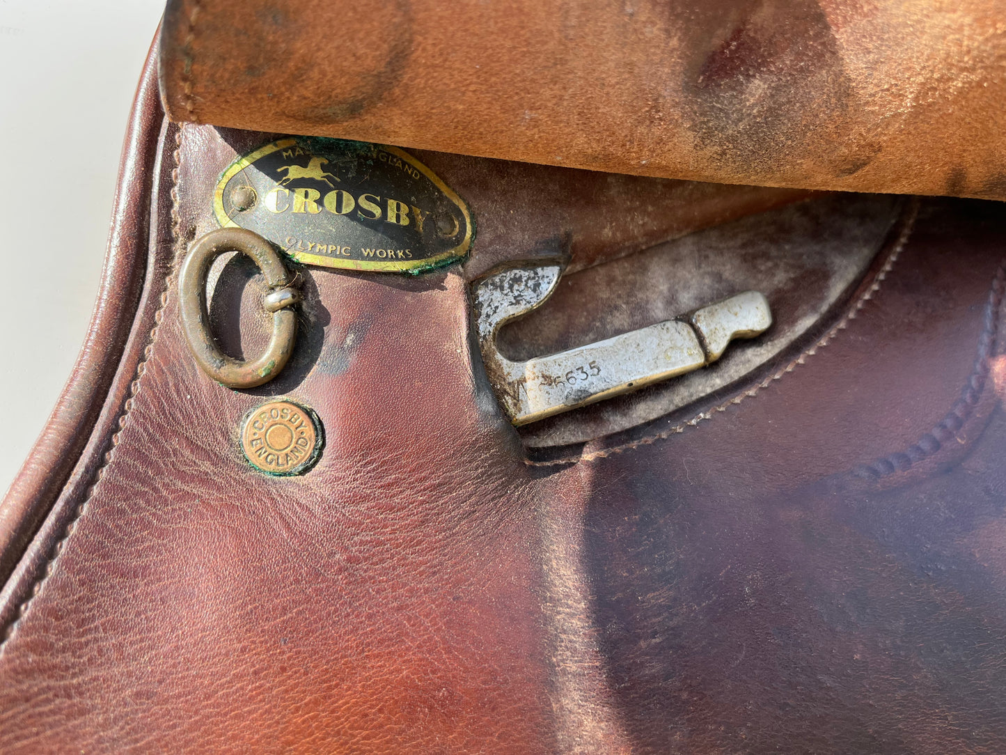 Crosby Close Contact Saddle