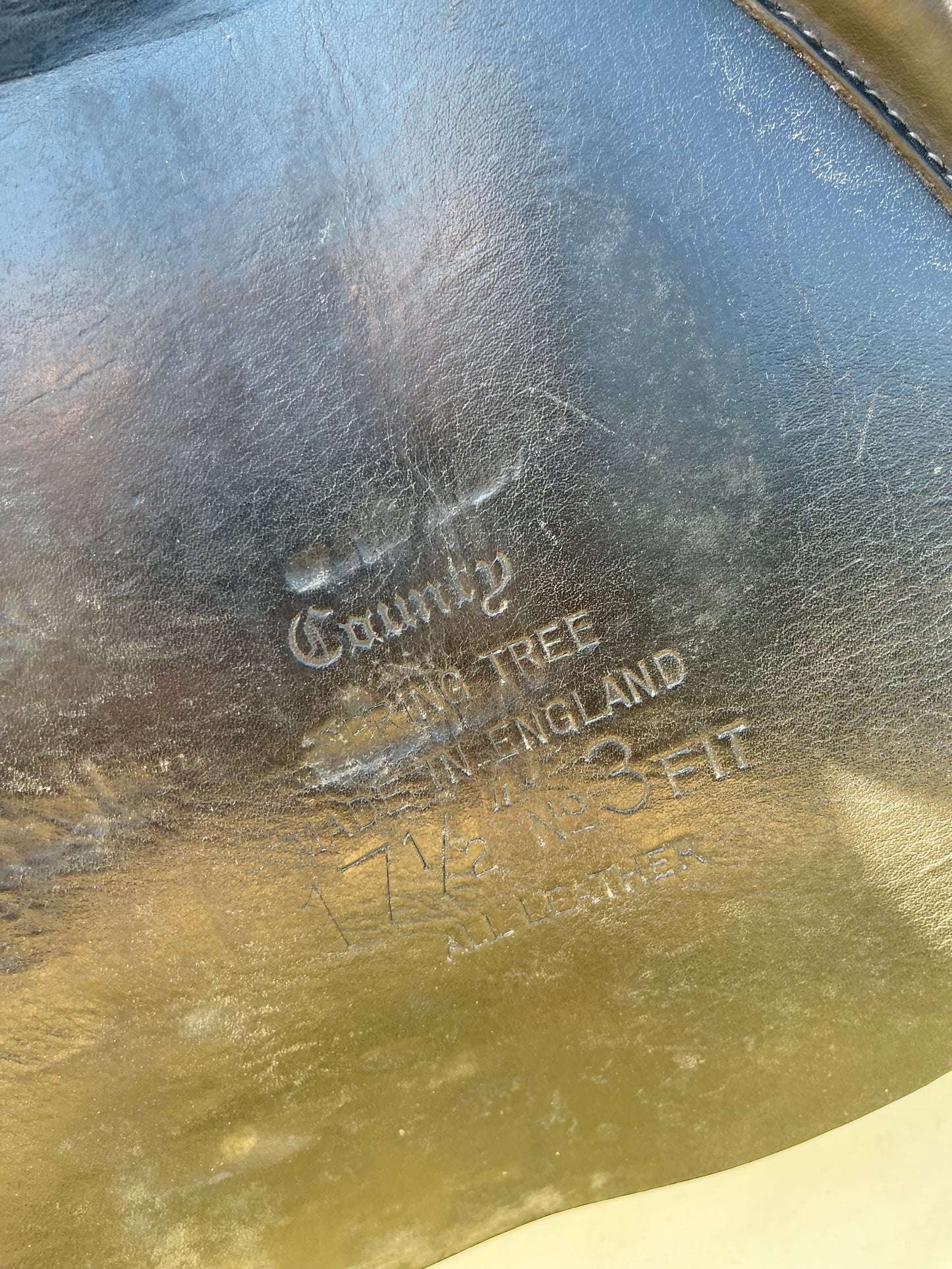 County Close Contact Saddle