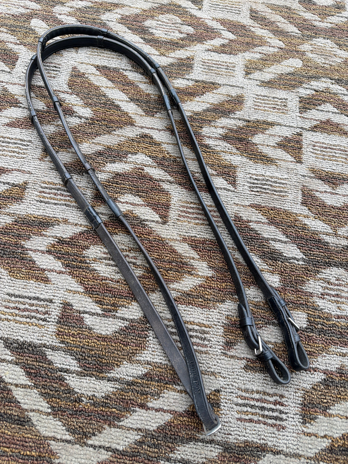 Red Barn Black Rubber Backed Notched Reins