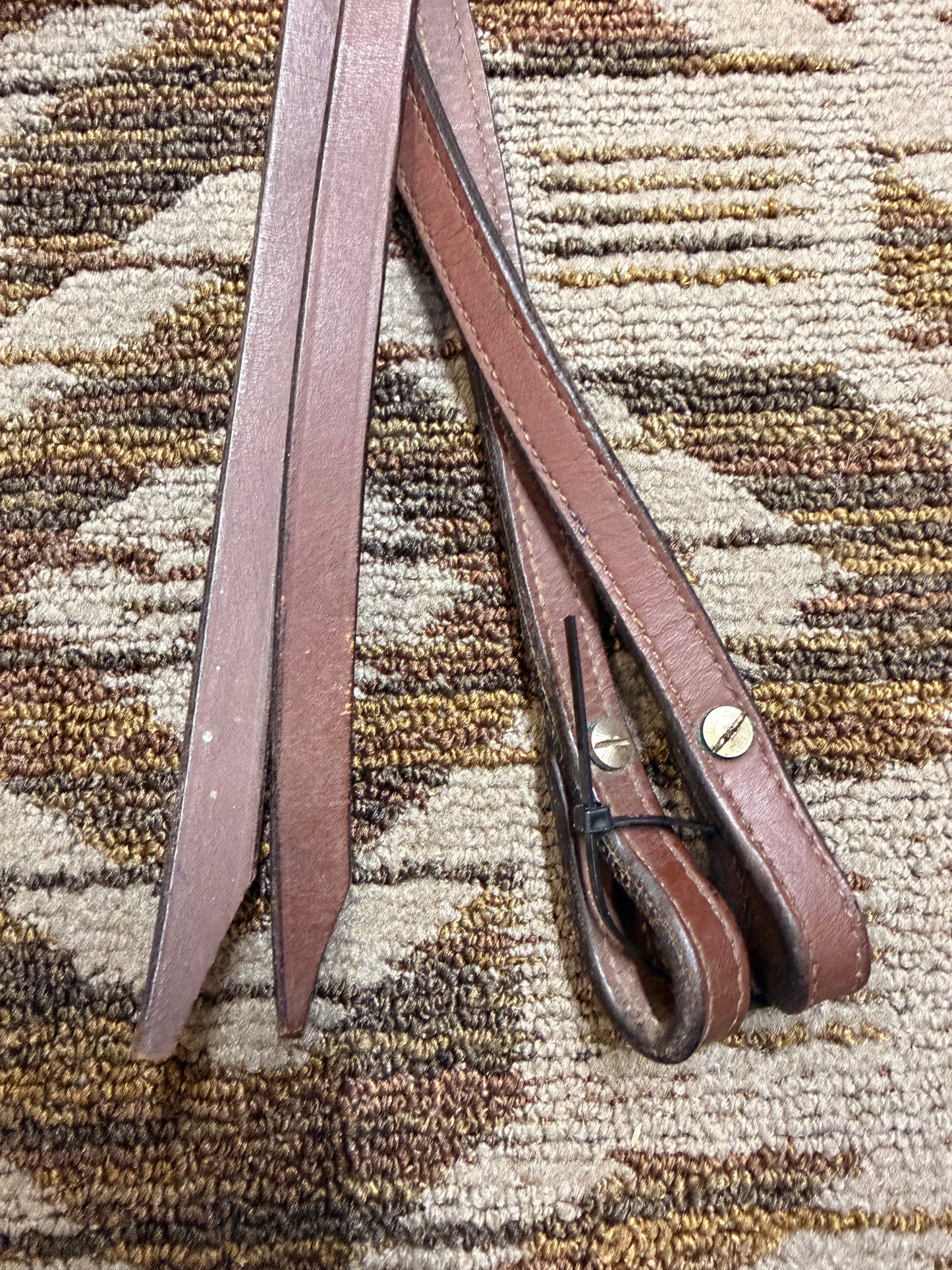 Dark Oil Split Reins