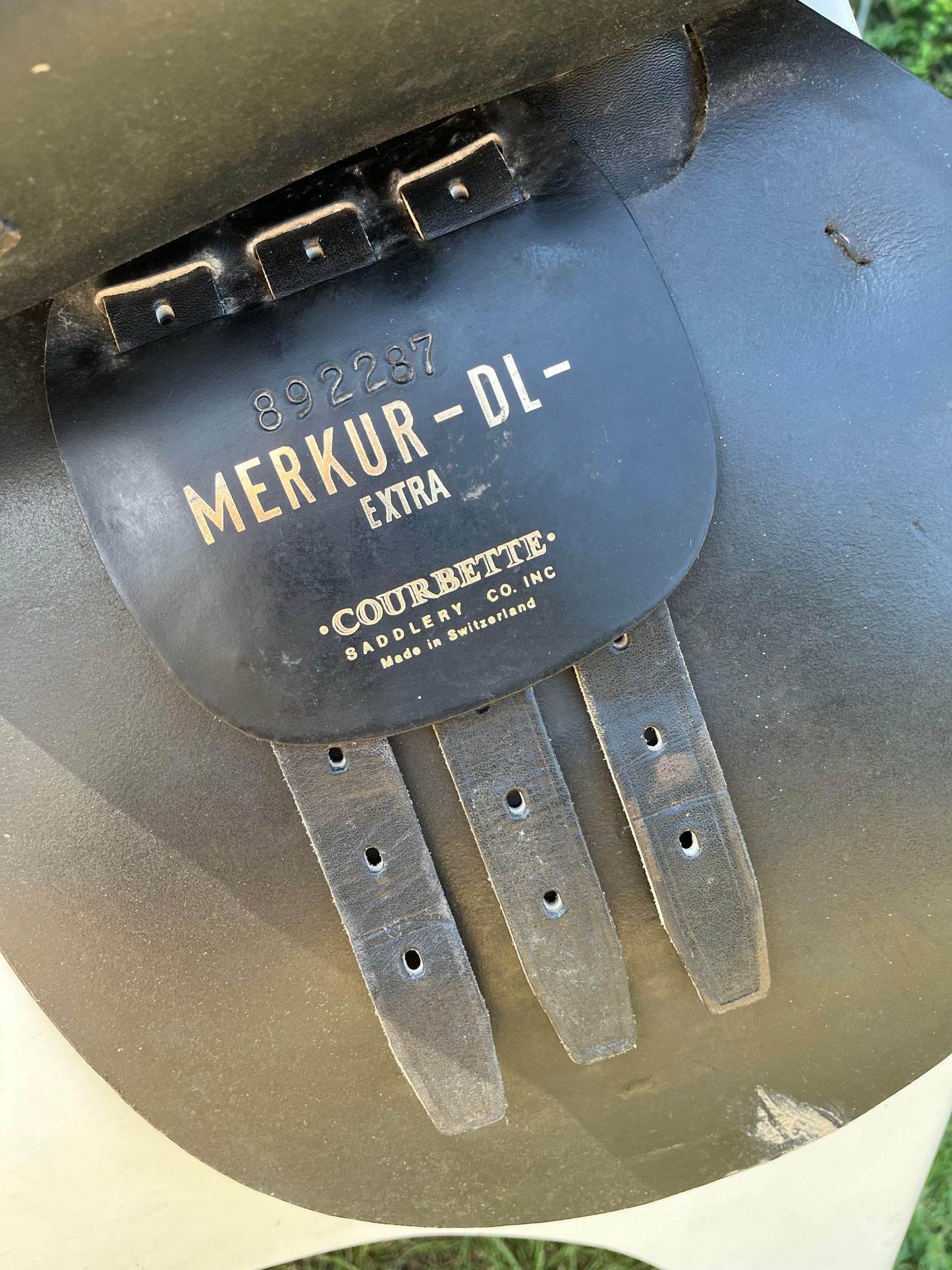 Courbette Close Contact Saddle