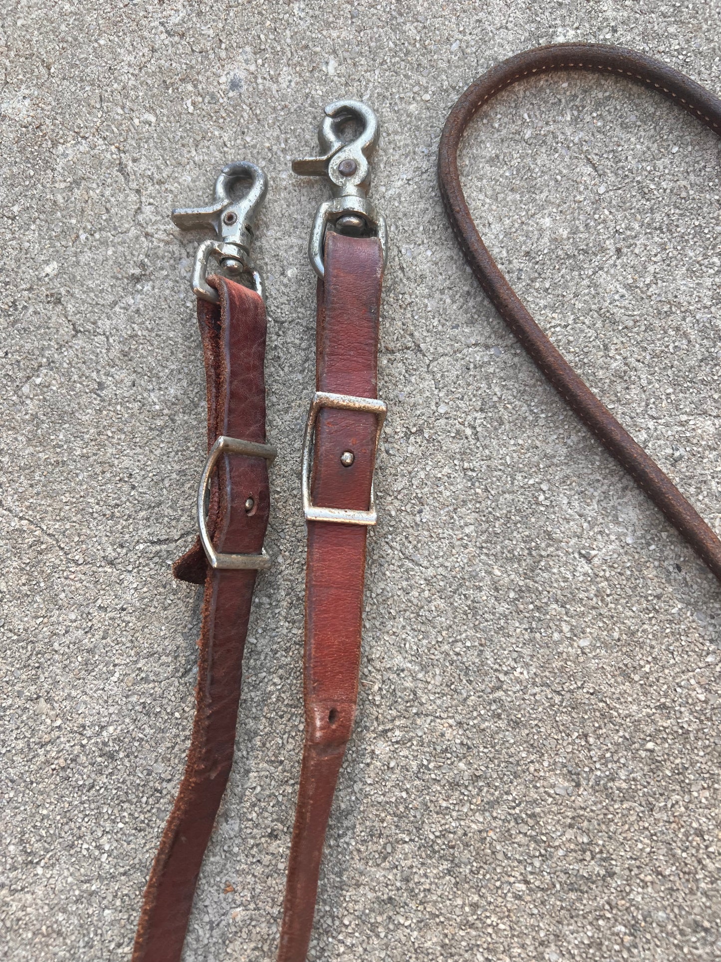 Rolled Leather Loop Reins