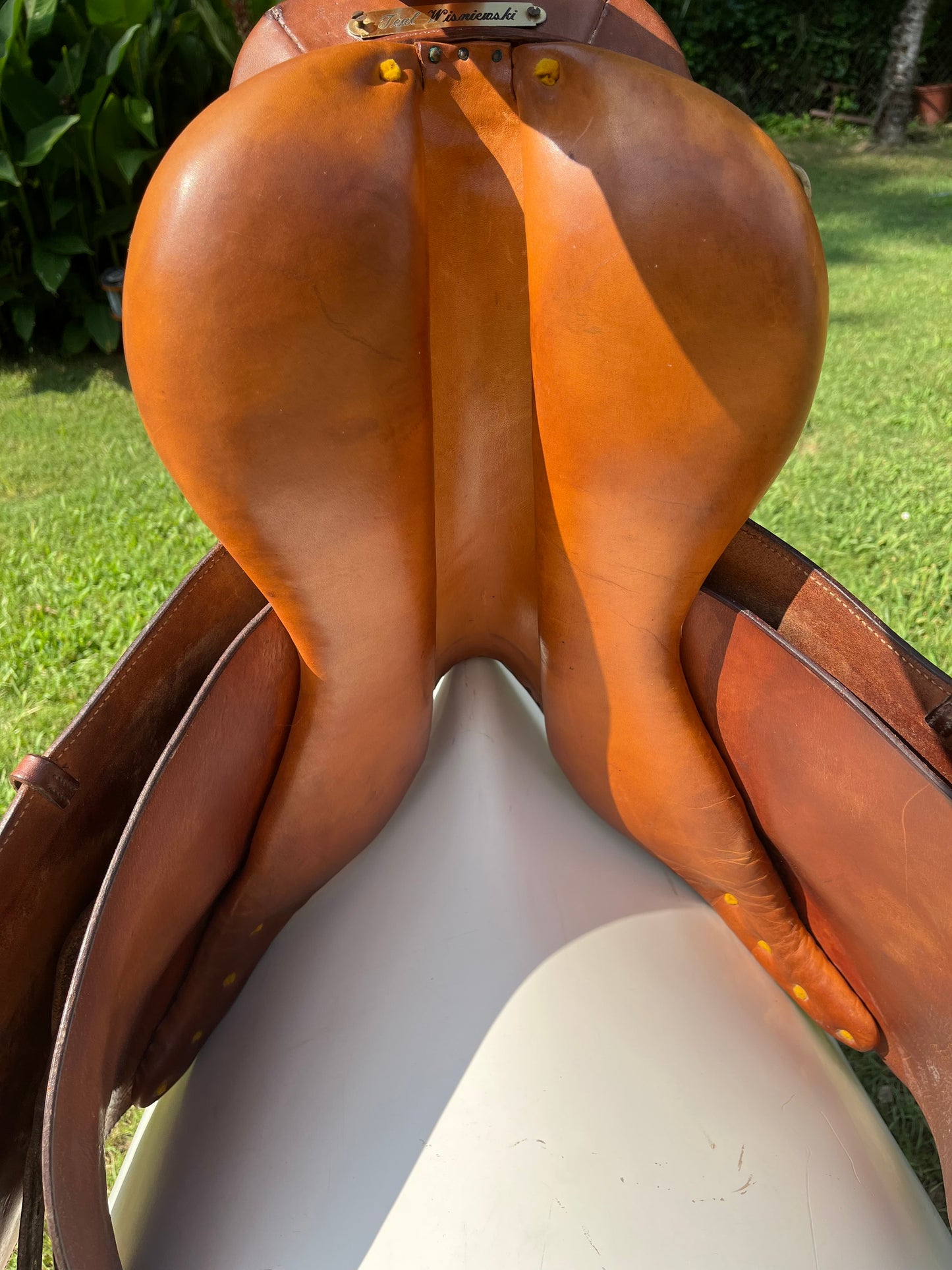 Crosby Close Contact Saddle