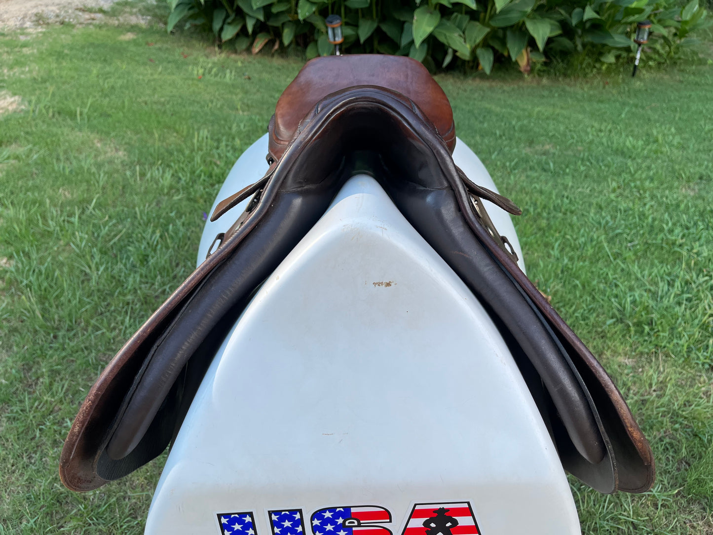Courbette Derby Close Contact Saddle