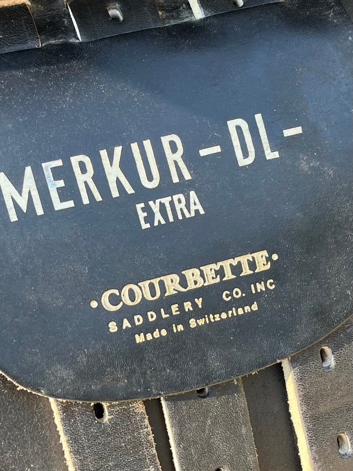 Courbette Close Contact Saddle