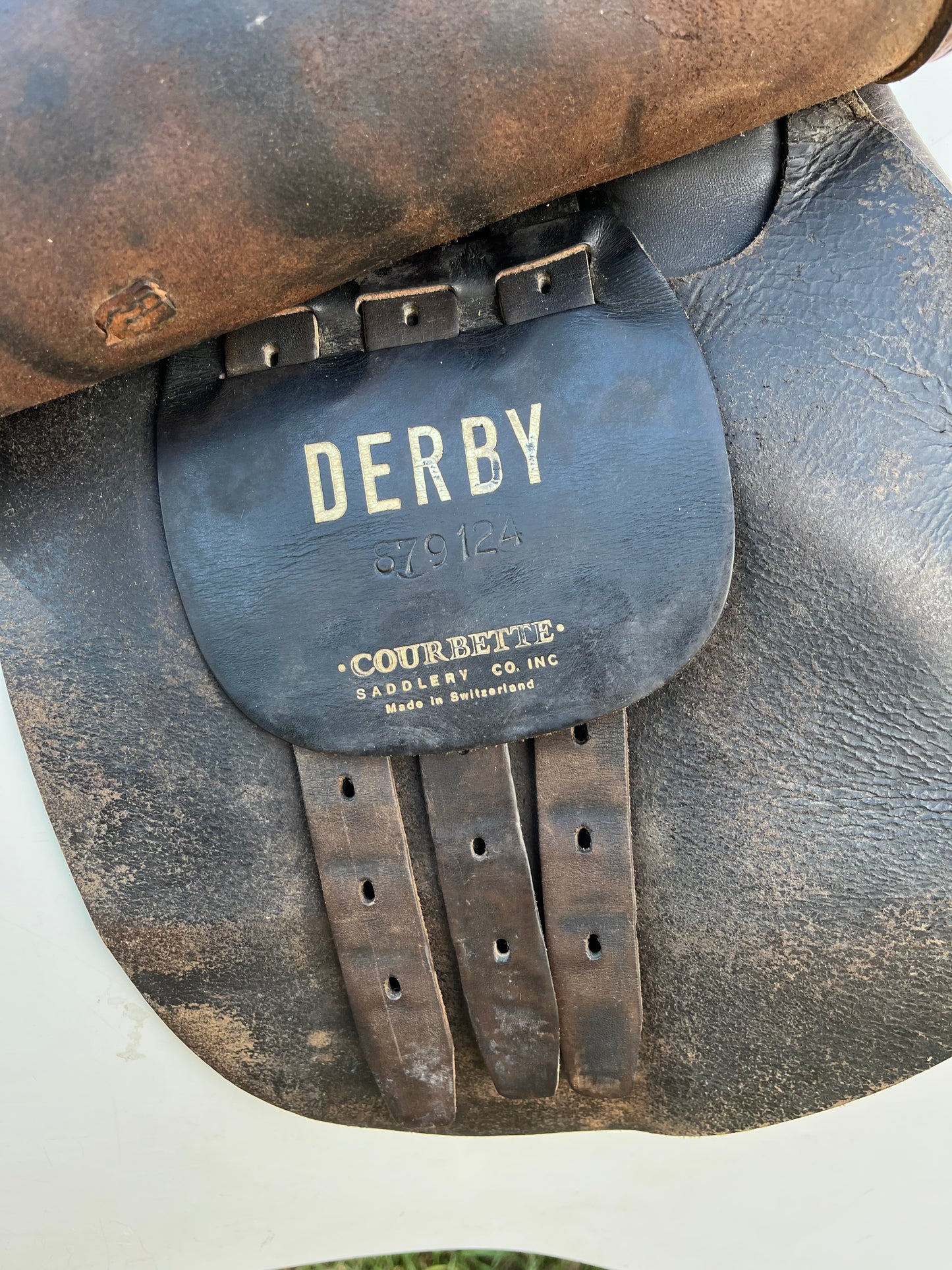 Courbette Derby Close Contact Saddle