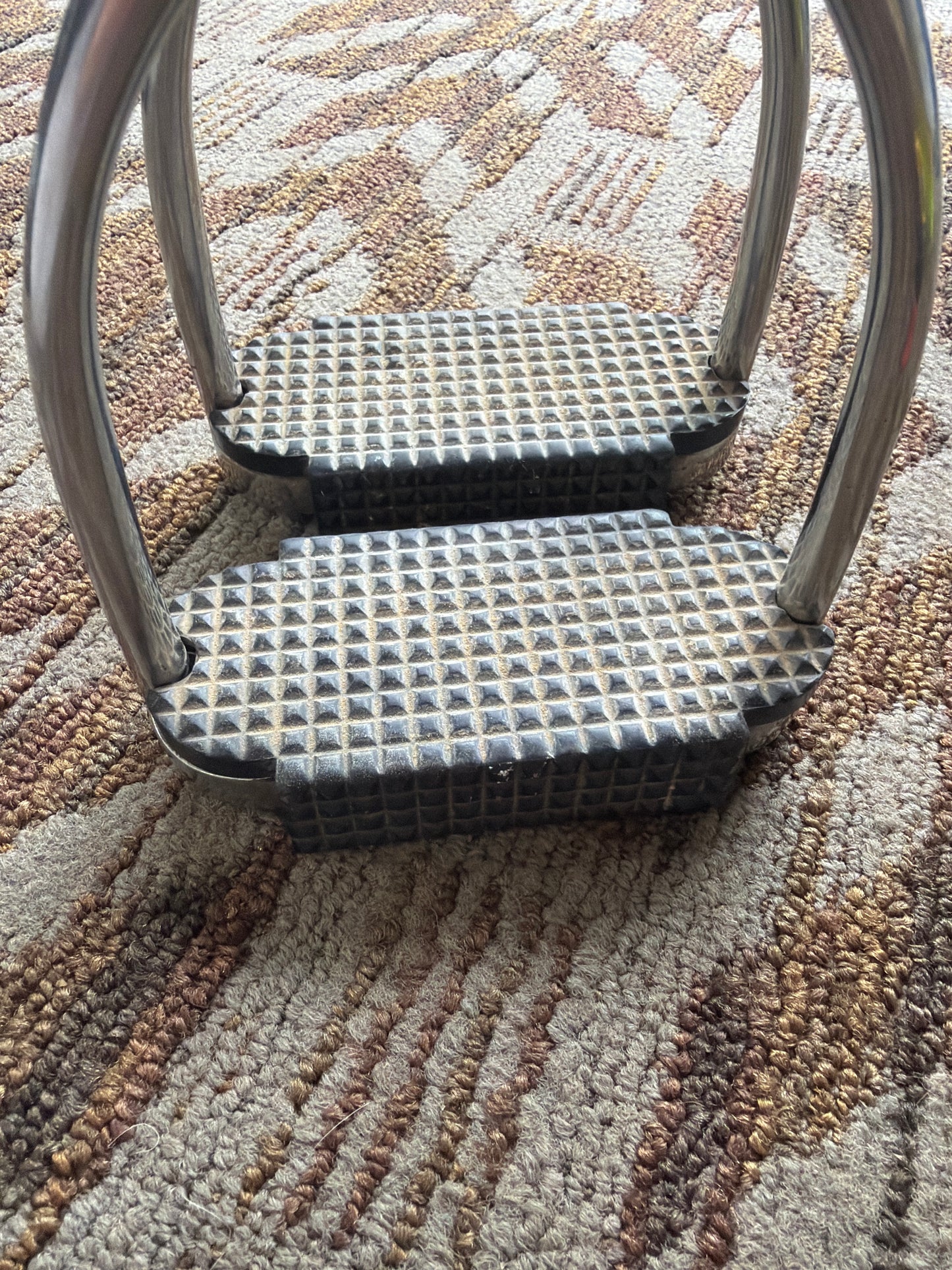 Wide Foot Bed Stirrups