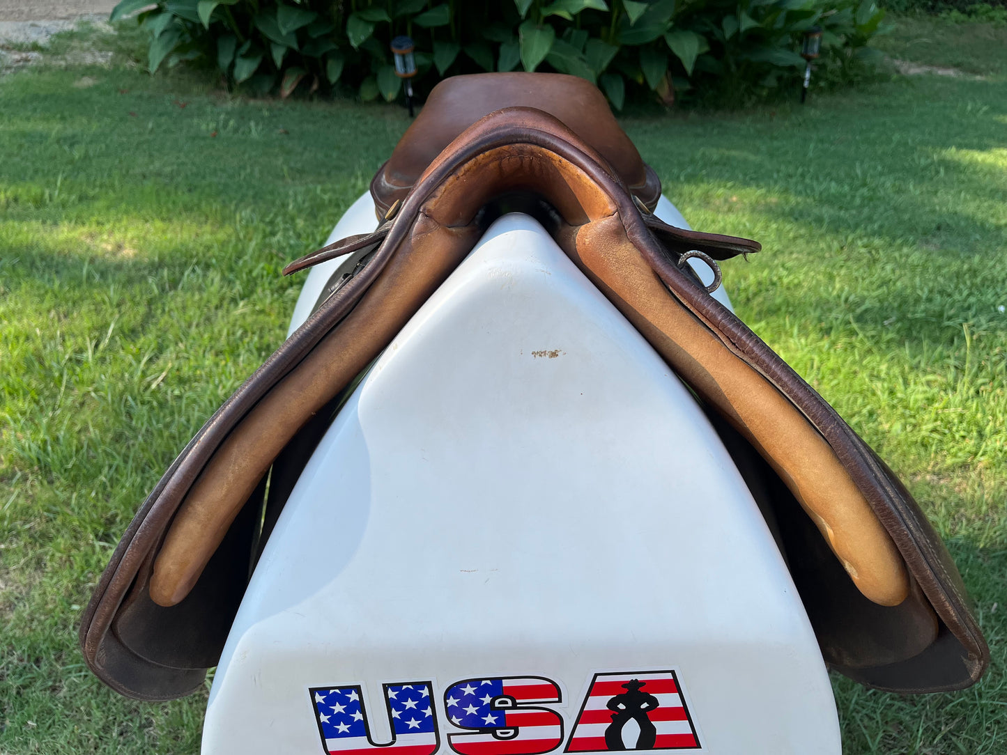 Collegiate Close Contact Saddle