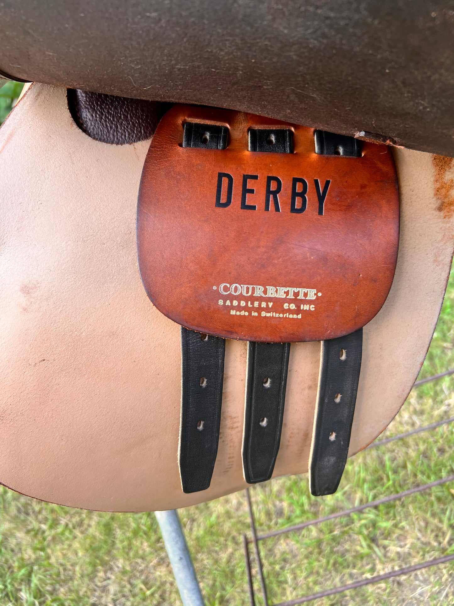 Courbette Derby Close Contact Saddle