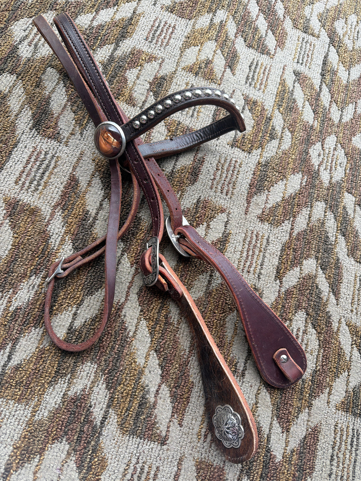 Weaver Hair On Headstall w/ Horseshoe Hardware and Studded V Browband