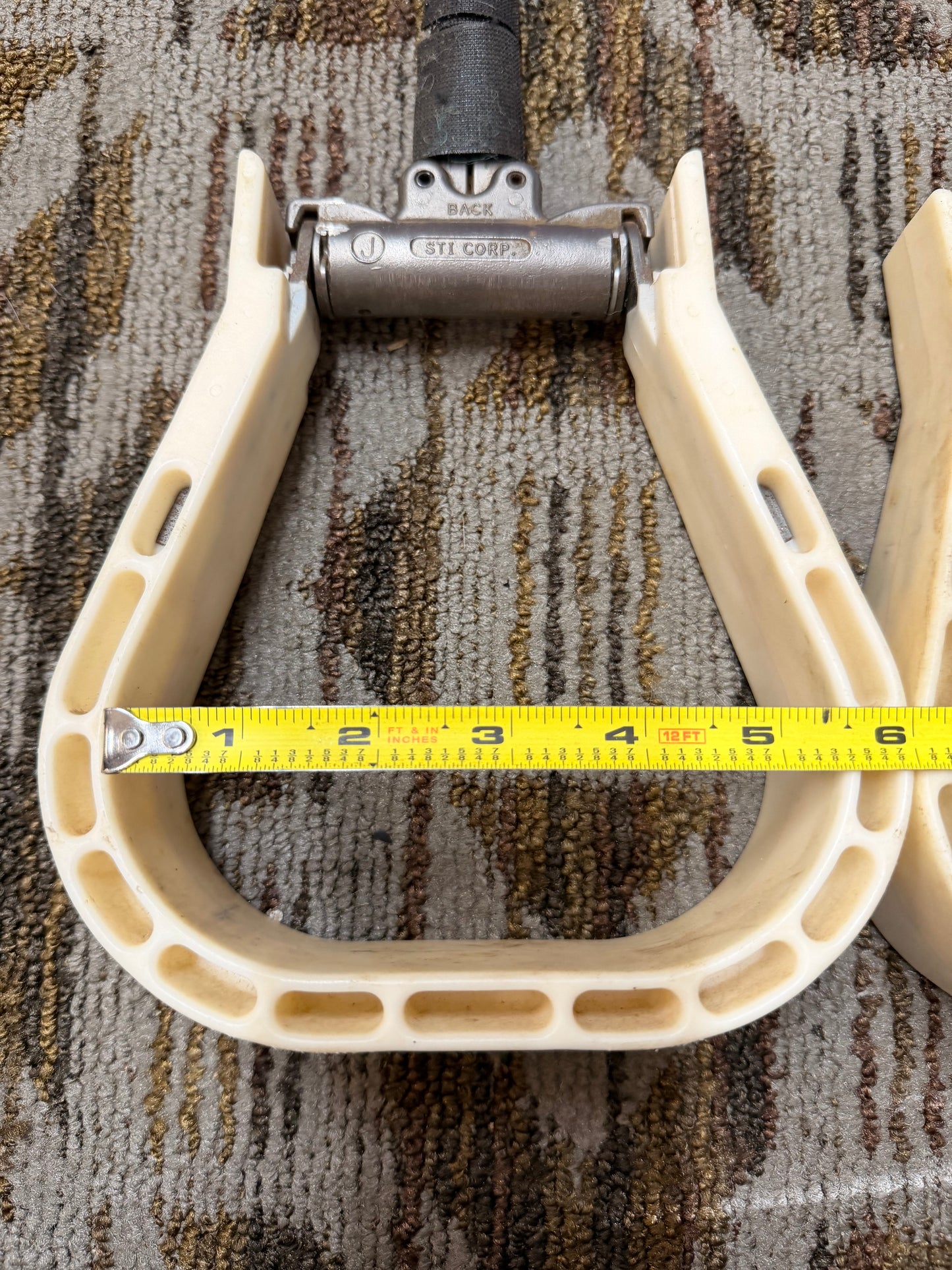 STI Western Safety Stirrups