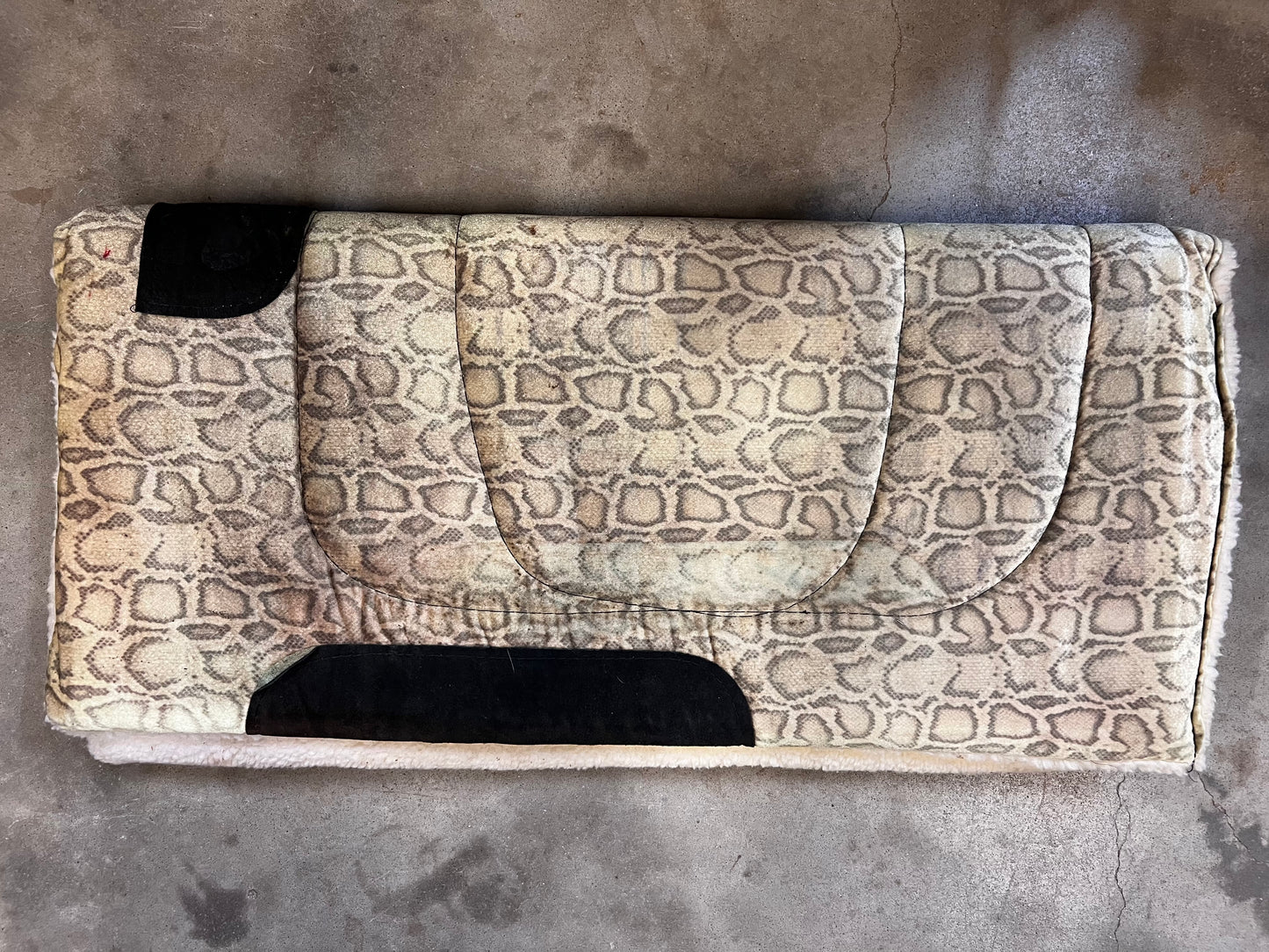 Snake Skin Fleece Pad