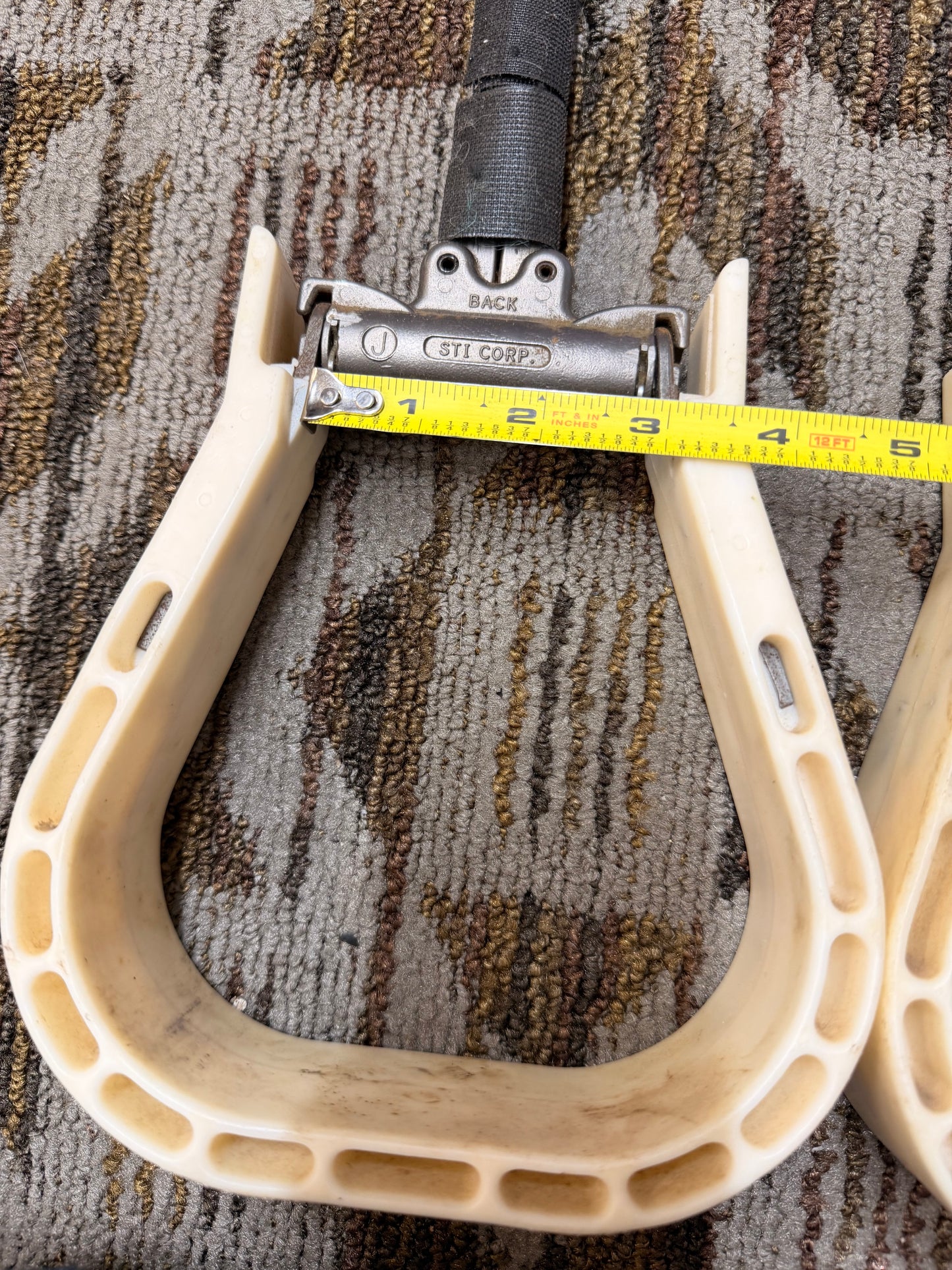 STI Western Safety Stirrups