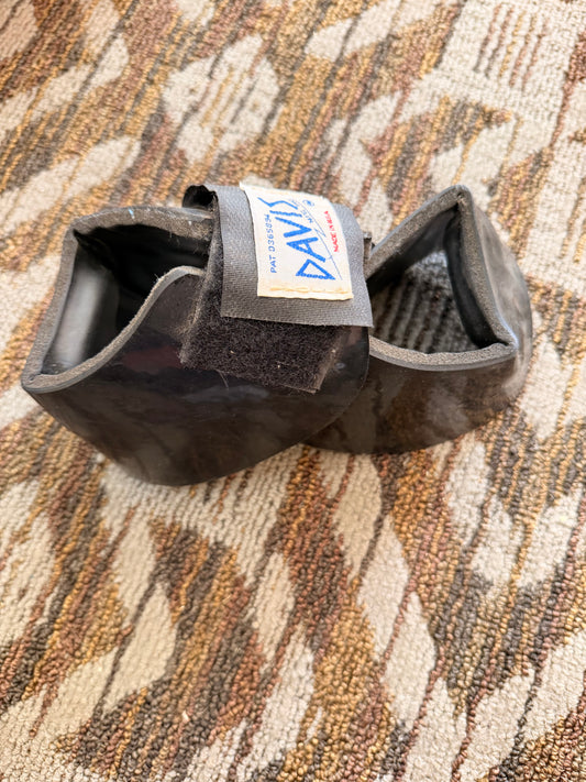 Davis Medium No Turn Bell Boots