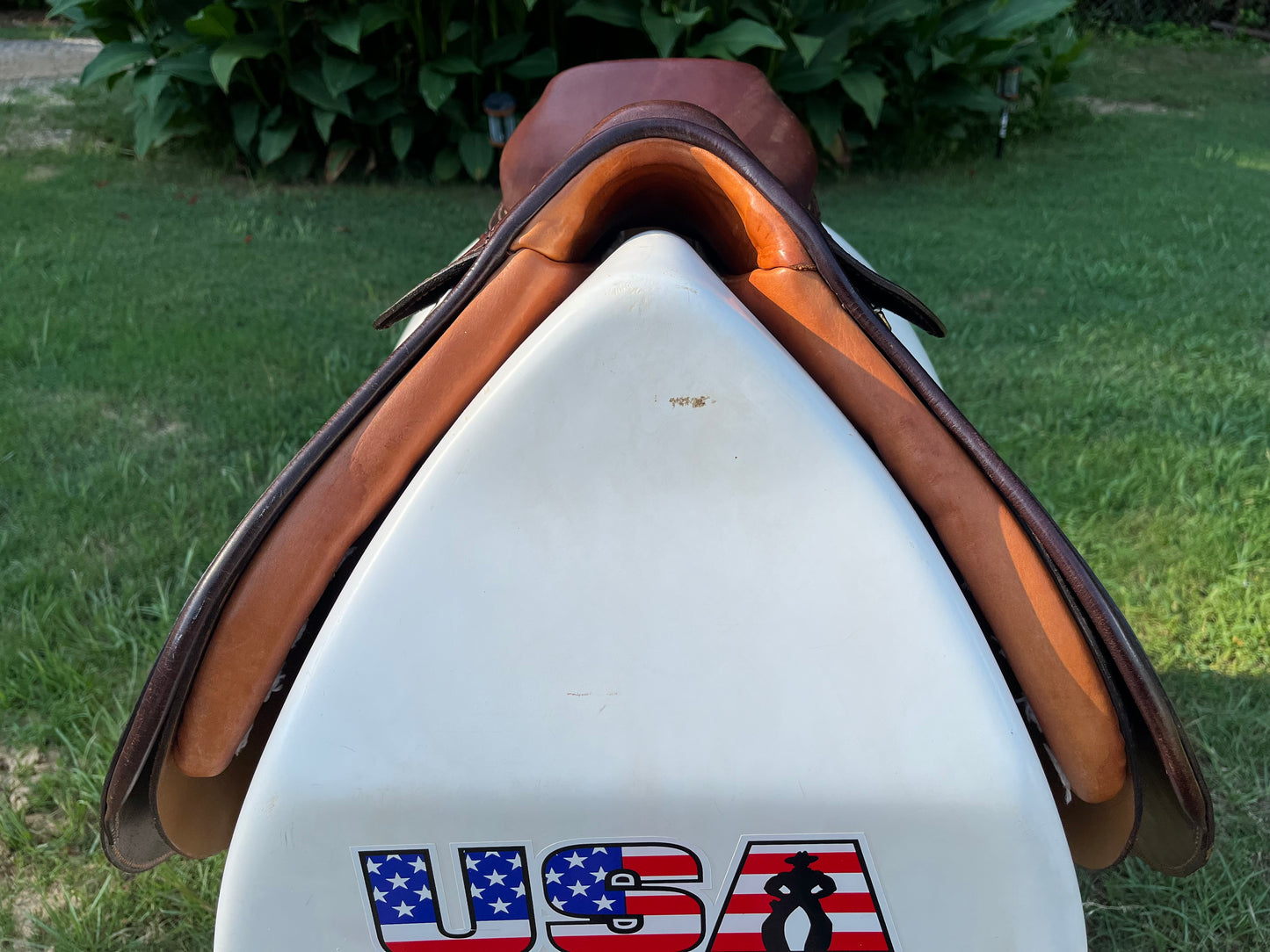 Courbette Close Contact Saddle