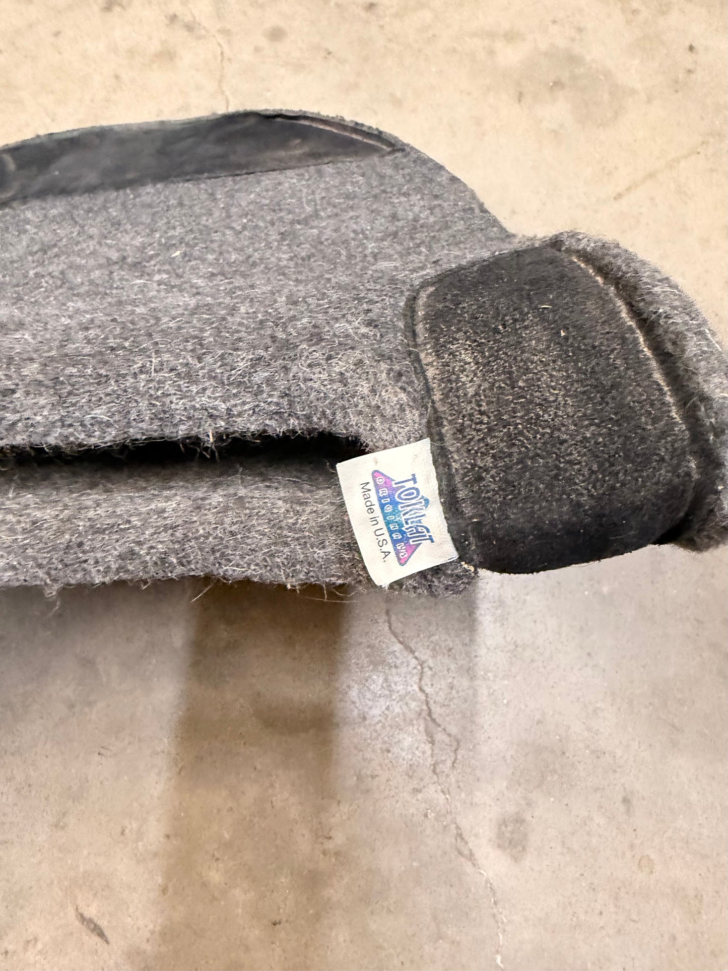 Toklat Felt Round Skirt Contoured Pad