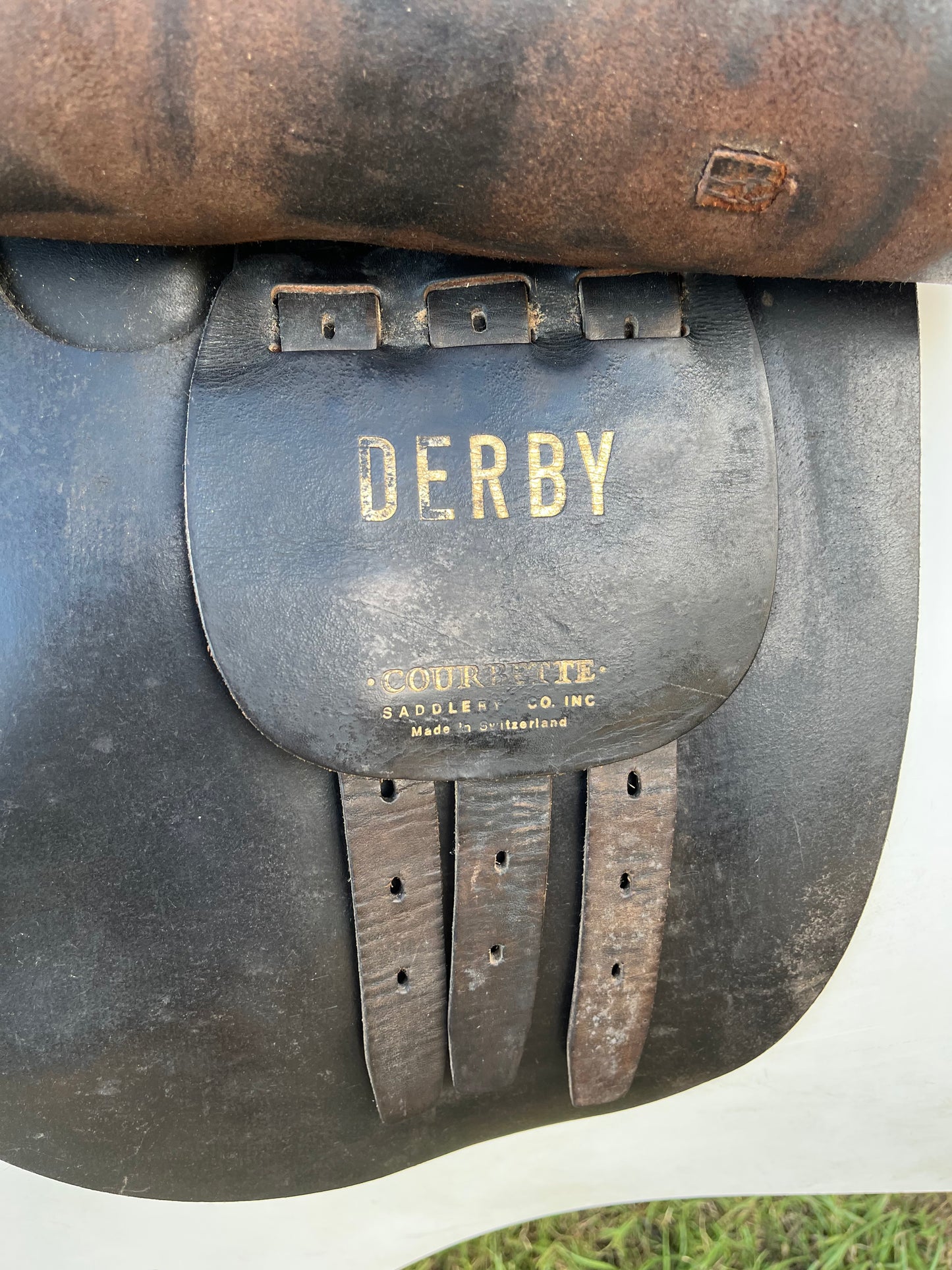 Courbette Derby Close Contact Saddle