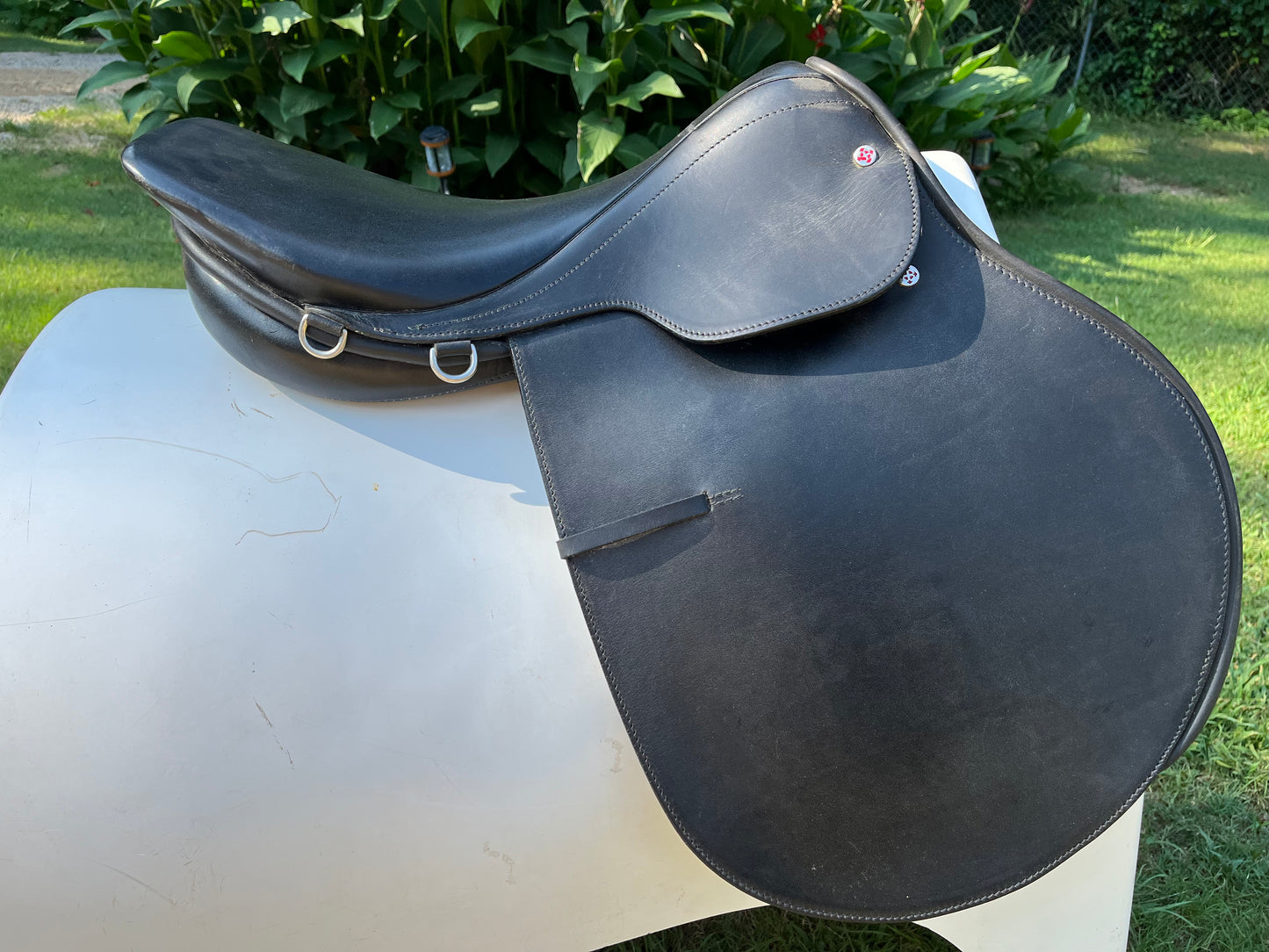 Courbette Close Contact Saddle