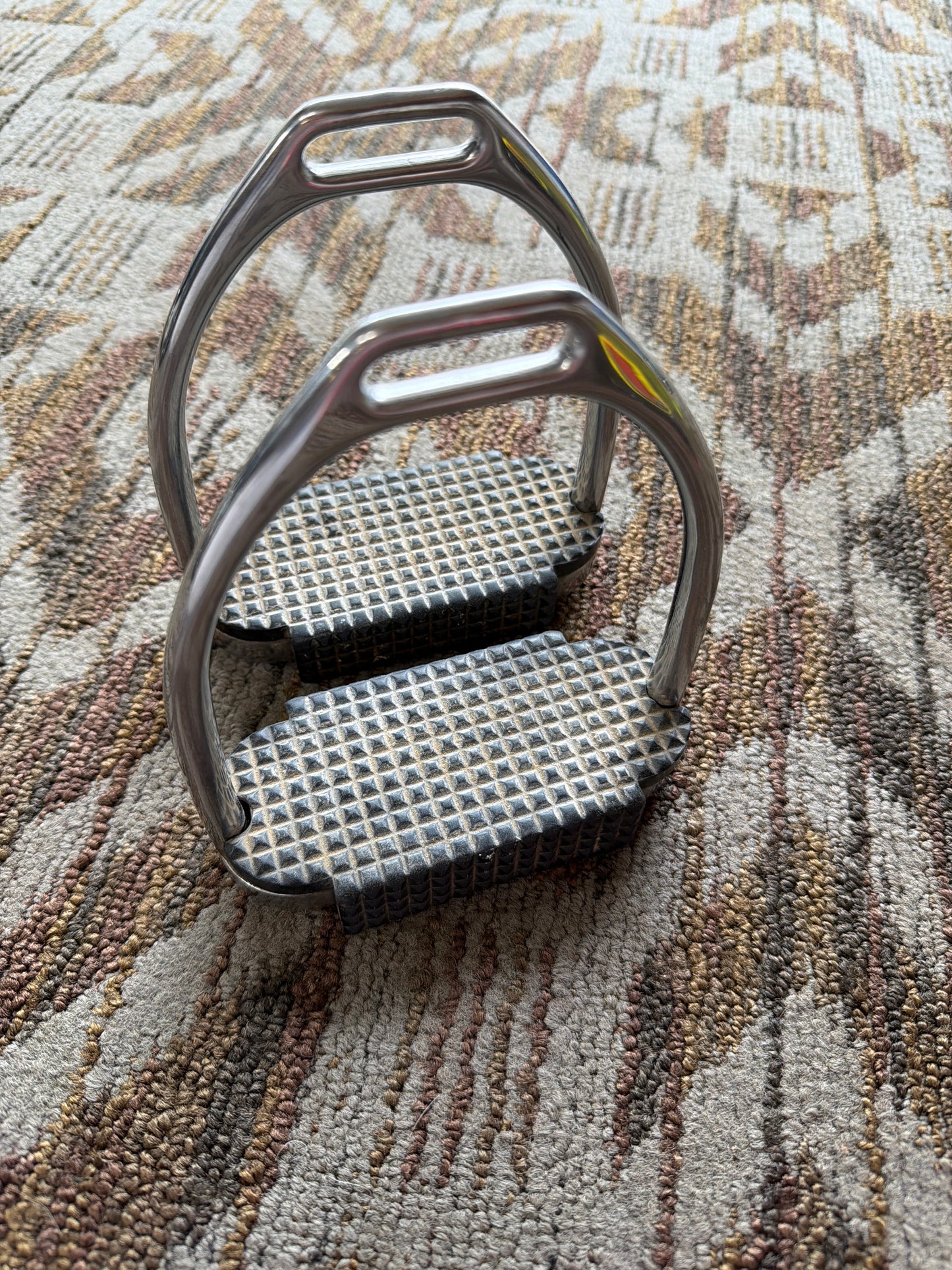 Wide Foot Bed Stirrups