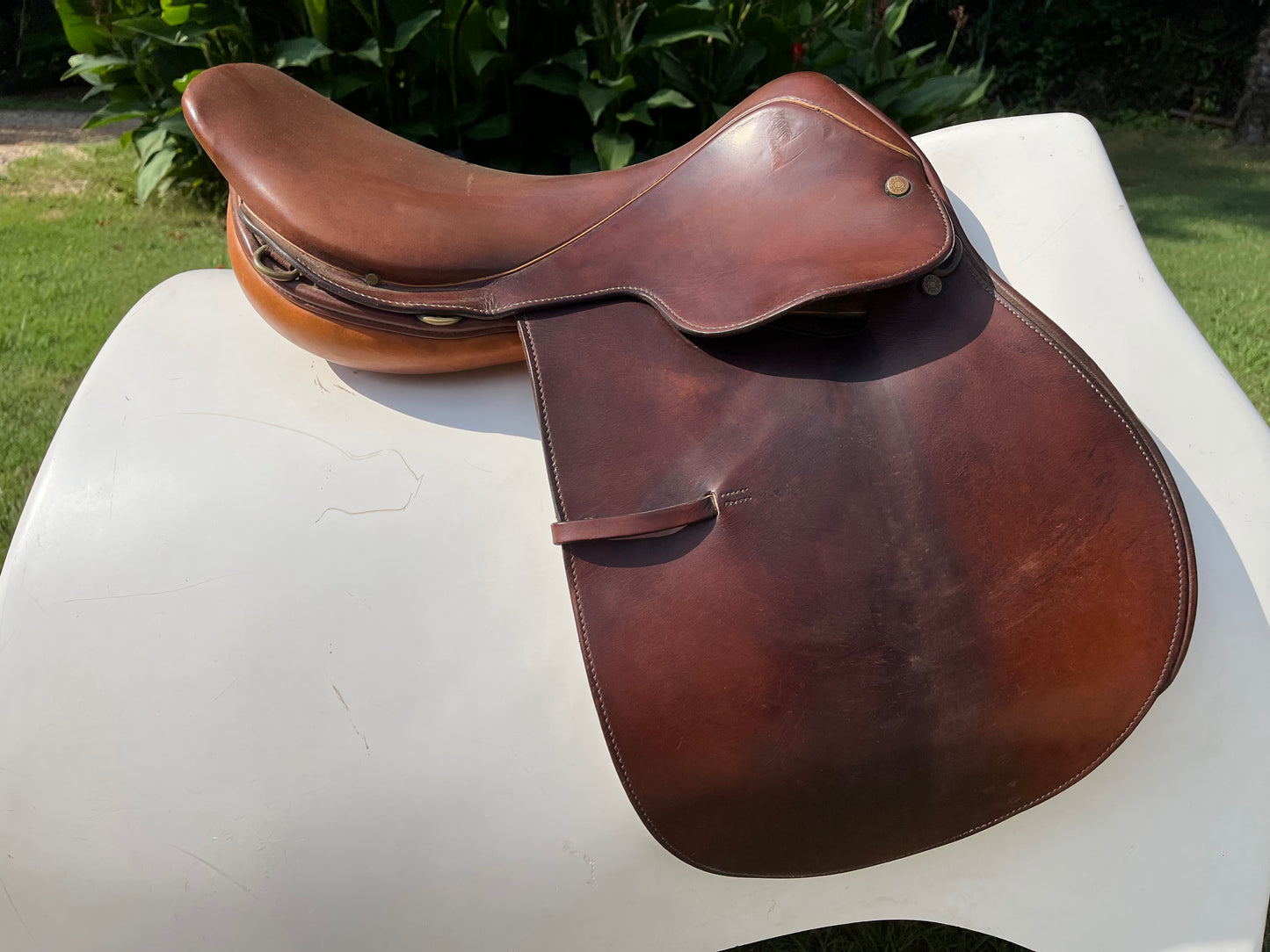 Crosby Close Contact Saddle