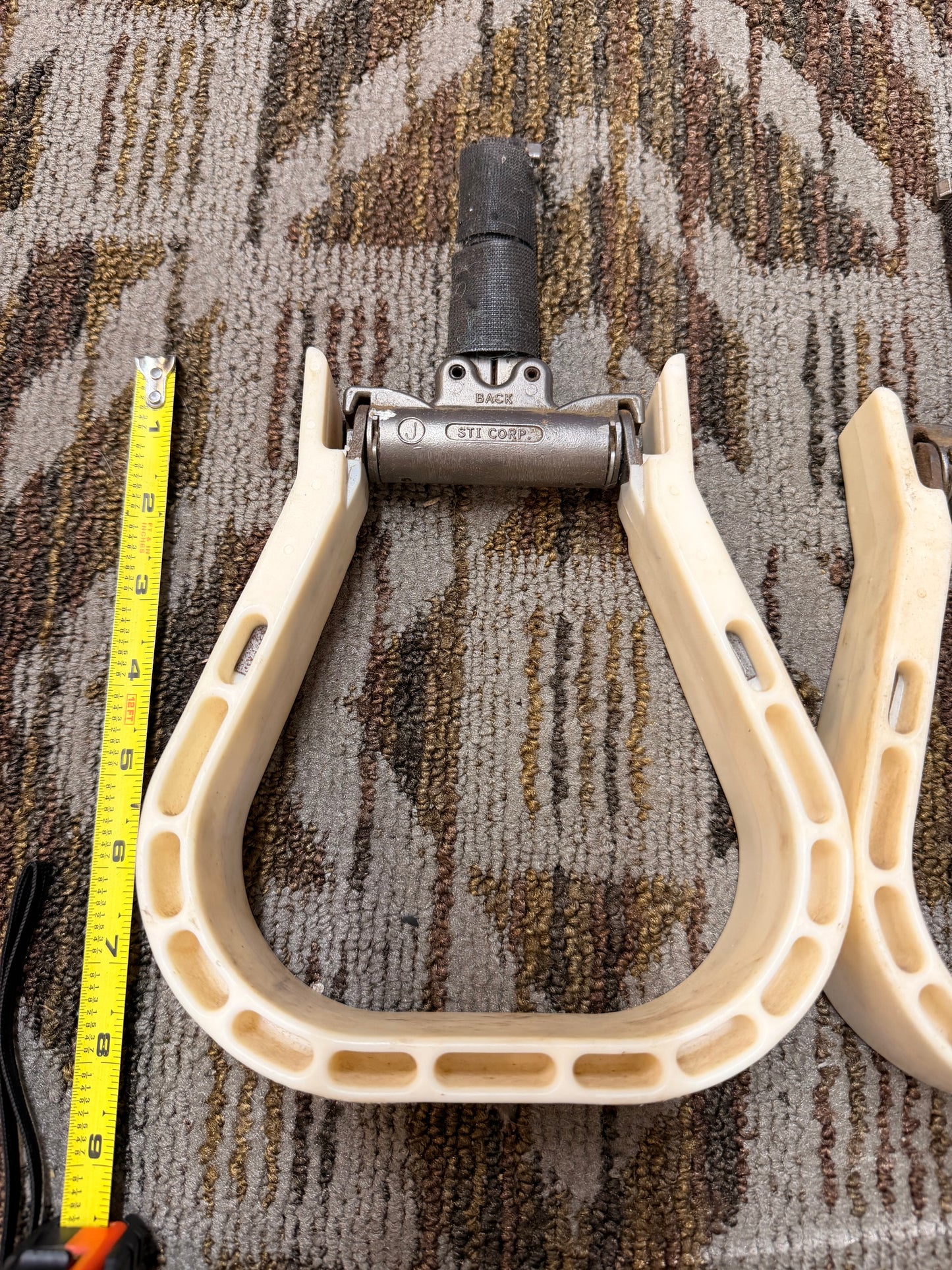 STI Western Safety Stirrups