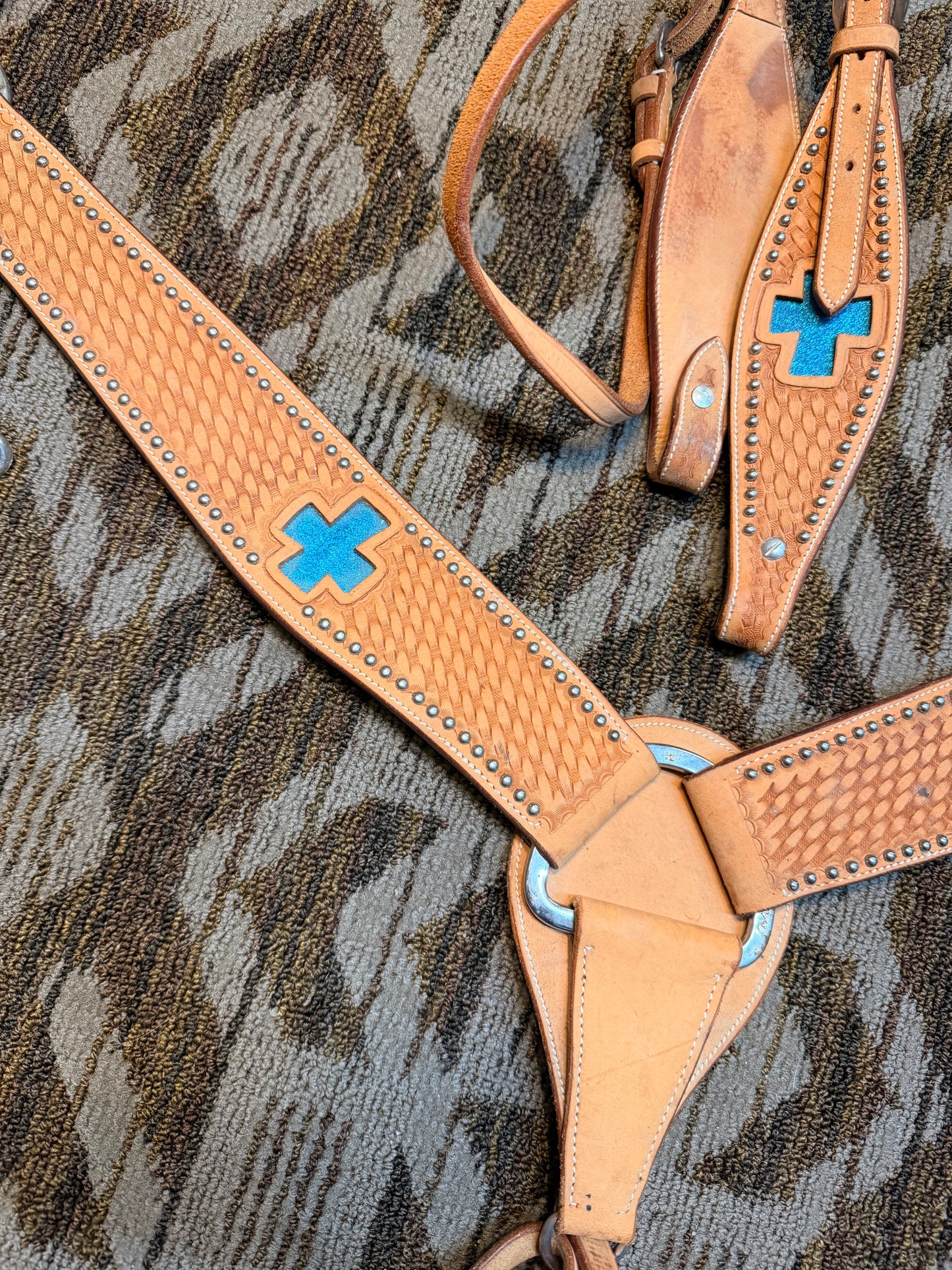 Light Oil Cross Tack Set
