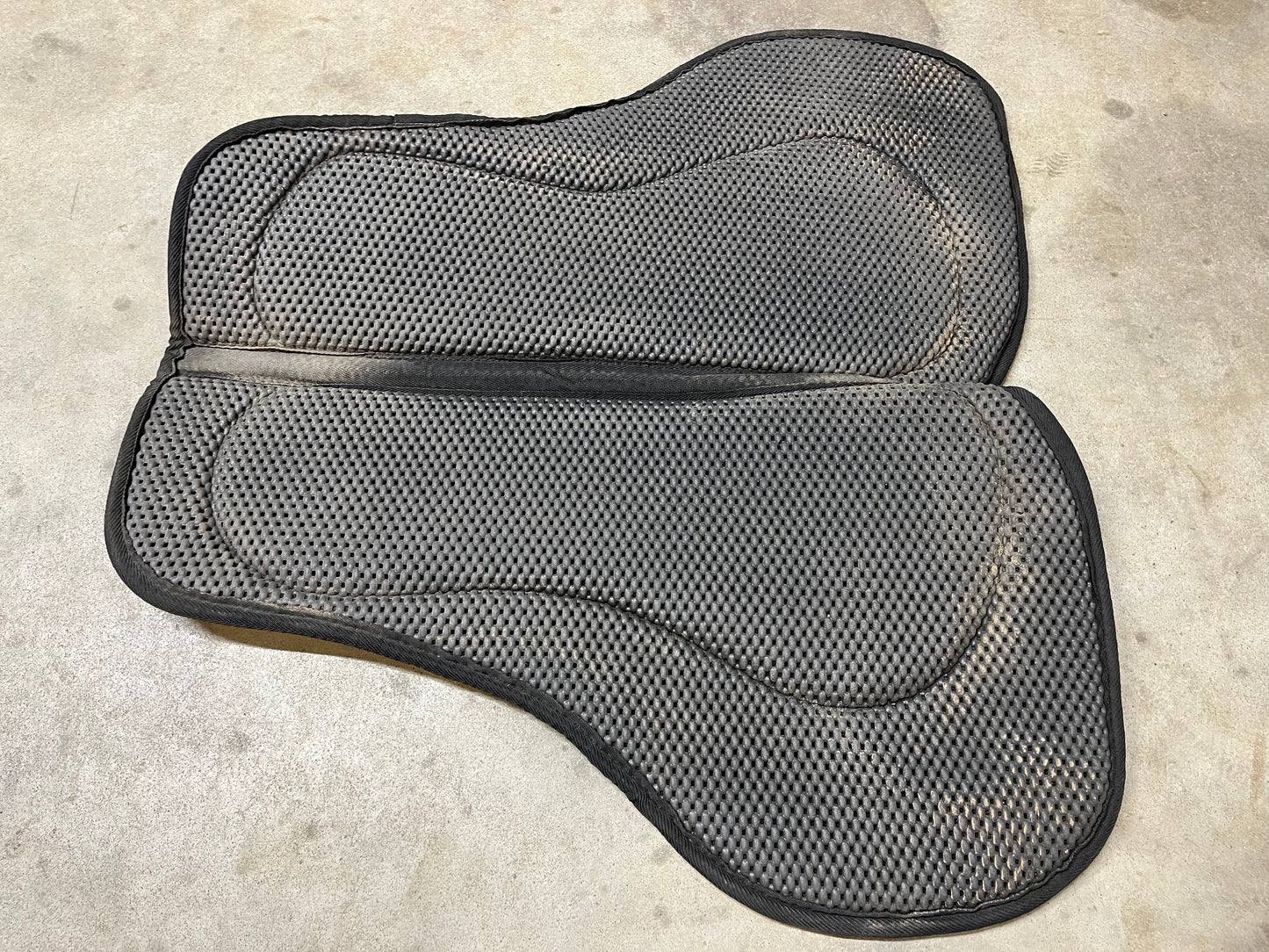 Tucker No Slip Tacky Too Round Saddle Pad