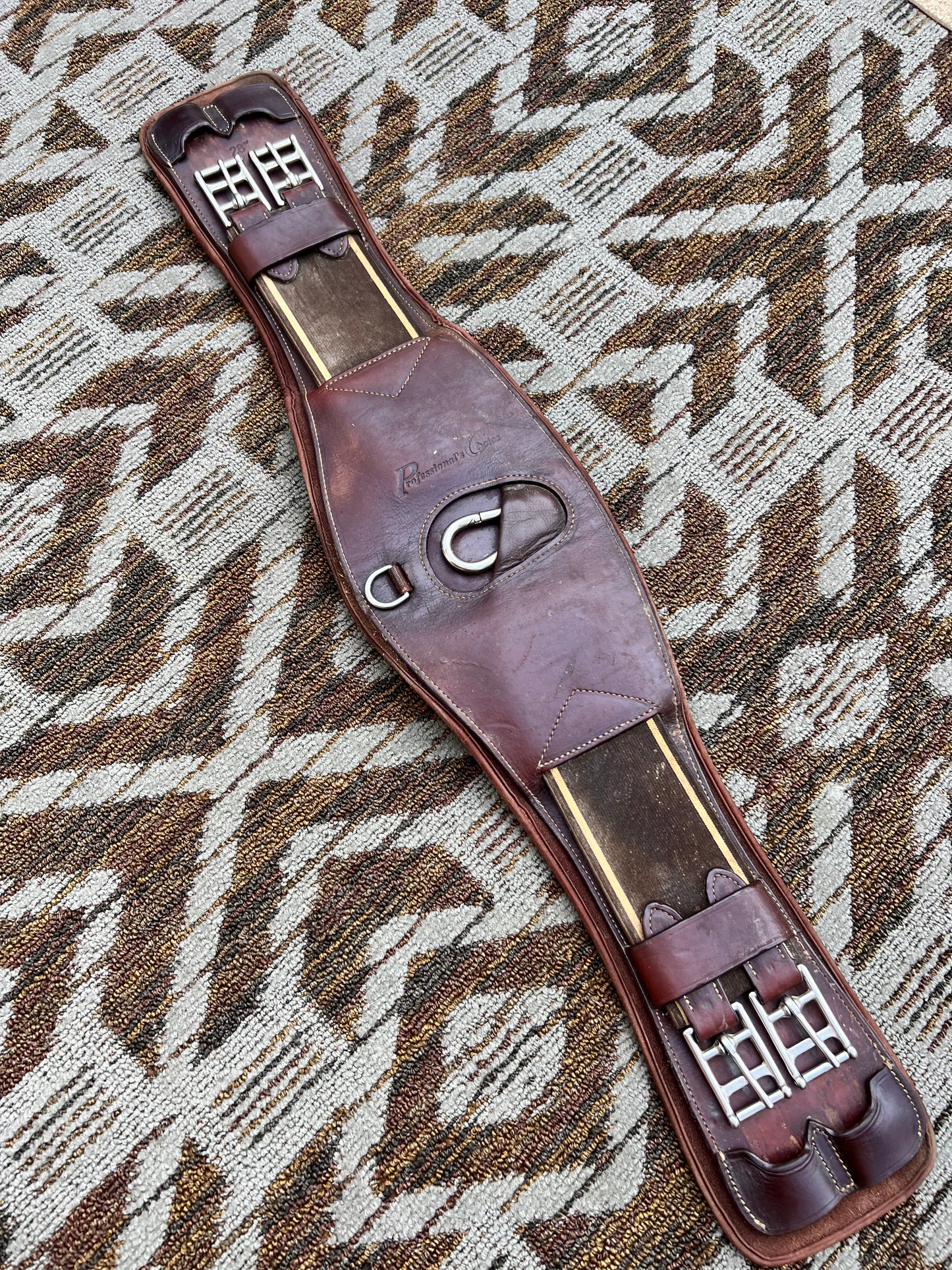 Professionals Choice Neoprene/Leather Dressage Girth - 28”