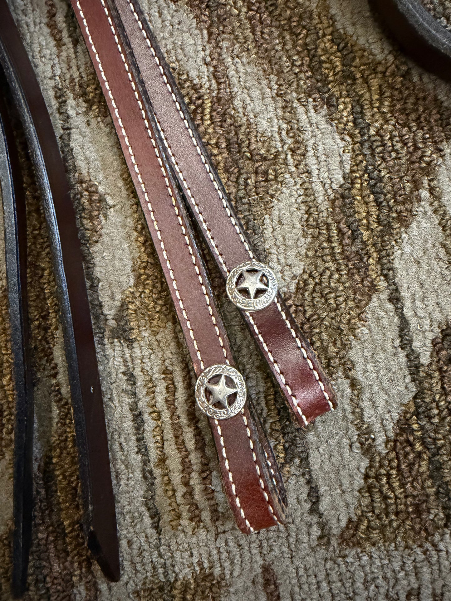 Dark Oil Split Reins w/ Texas Star Conchos
