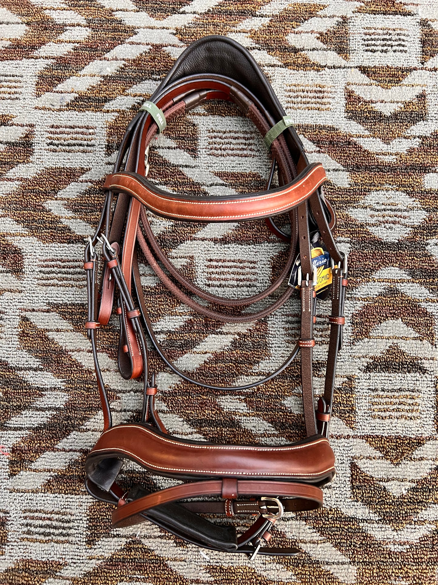 Ovation Cambridge Anatomic Bridle w/ Matching Reins